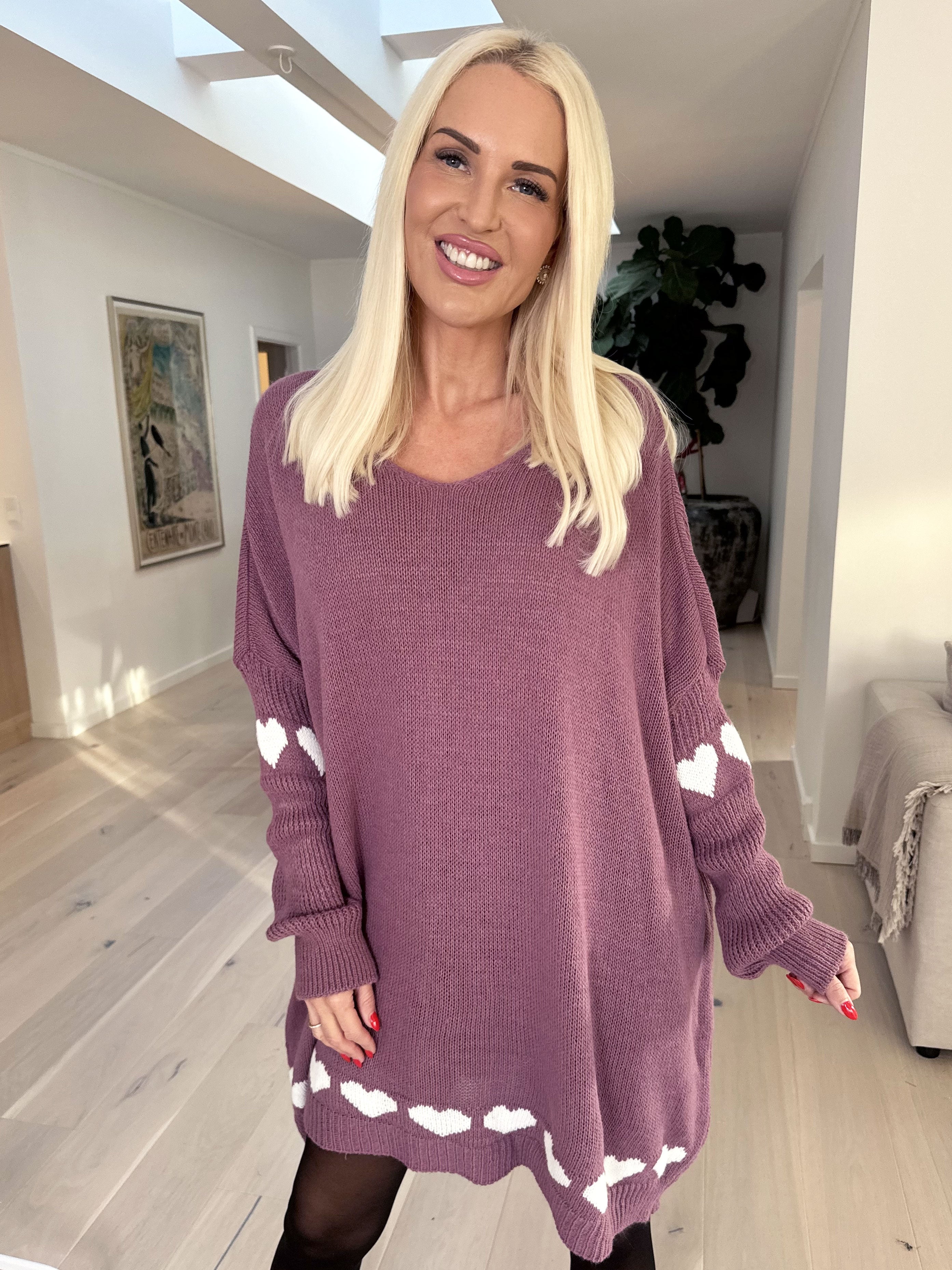 Katerina - Strikkjole med søde hjertedetaljer